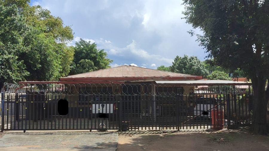4 Bedroom Property for Sale in Oos Einde North West
